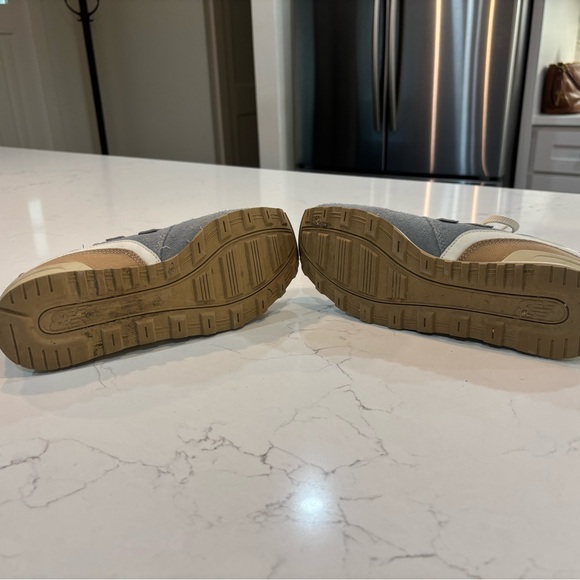 New Balance 696 - Picture 6 of 6